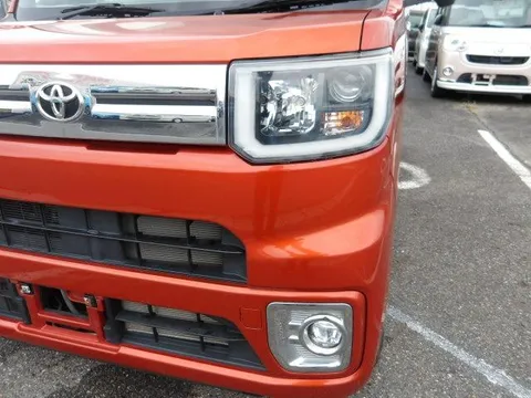Toyota Pixis Mega
