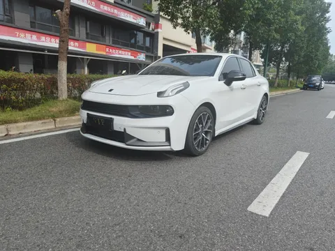 Lynk & Co 03