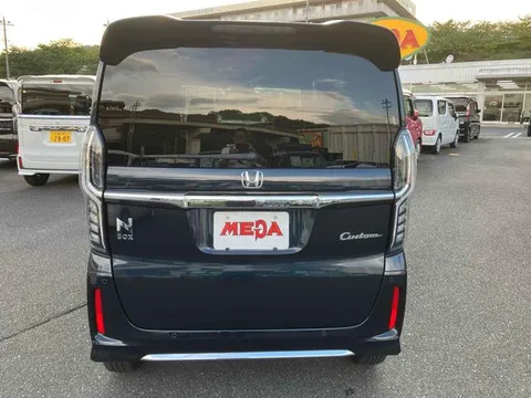 Honda N-BOX Custom