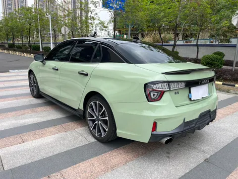 Lynk & Co 03