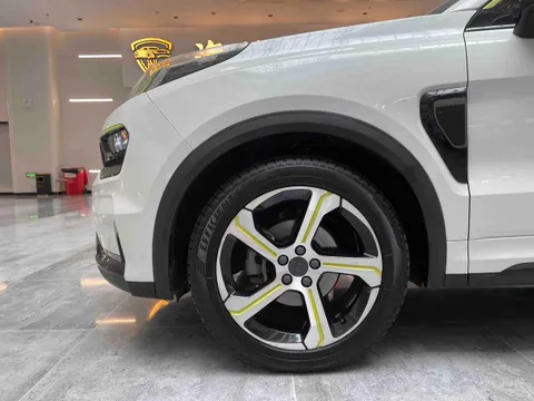 Lynk & Co 05