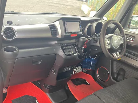 Honda N-BOX Slash