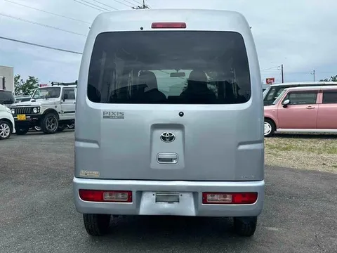 Toyota Pixis Van