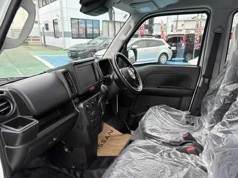 Nissan Clipper Van