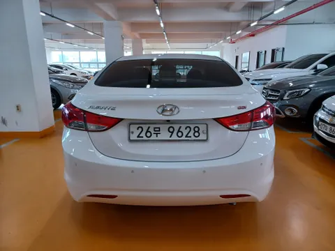 Hyundai Elantra (Avante)