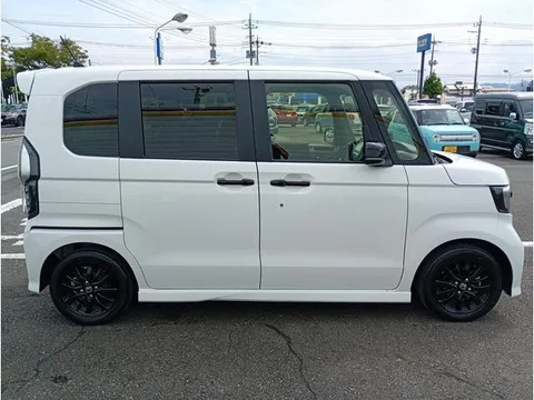 Honda N-BOX Custom
