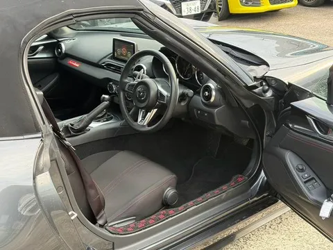 Mazda MX-5 (Roadster)