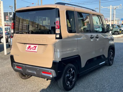 Mitsubishi Delica Mini