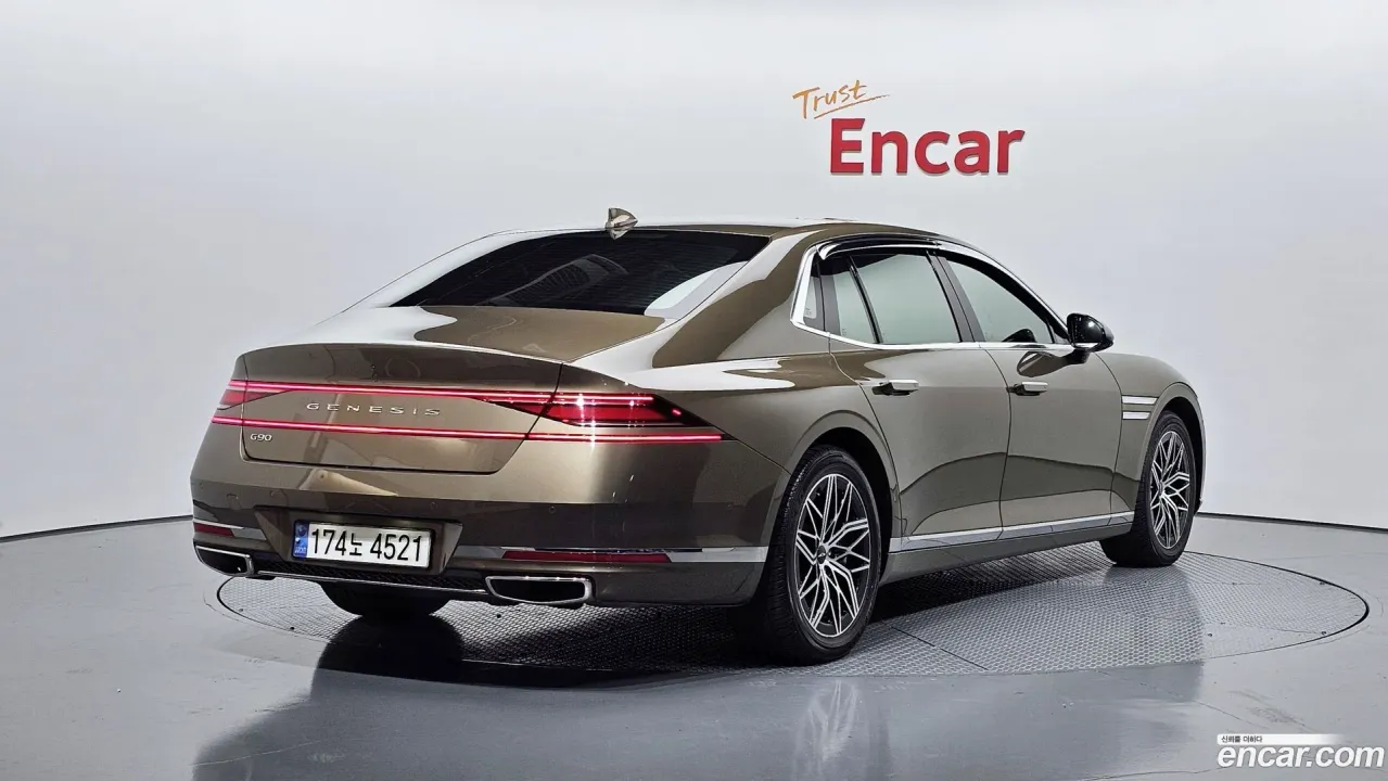 Genesis G90