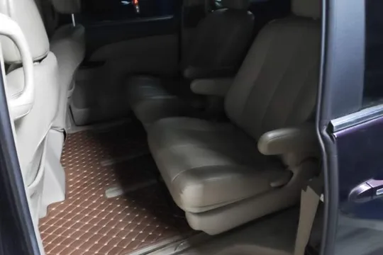BYD M6