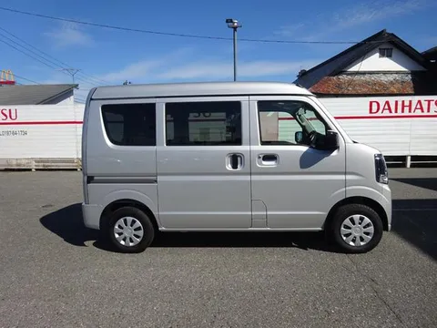 Nissan Clipper Van