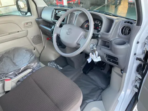 Nissan Clipper Van