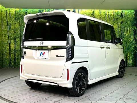Honda N-BOX Custom