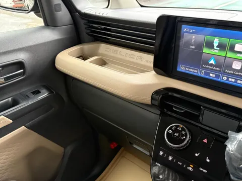 Mitsubishi Delica Mini