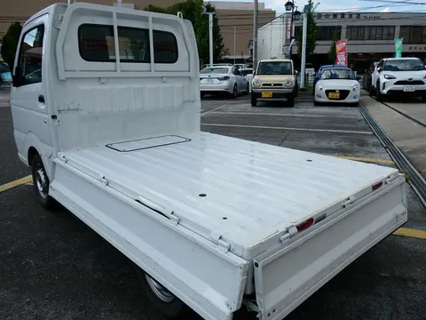 Mazda Scrum Truck