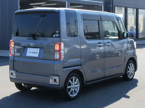 Toyota Pixis Mega