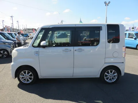 Toyota Pixis Mega