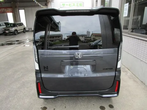 Honda N-BOX Custom