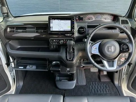 Honda N-BOX Custom