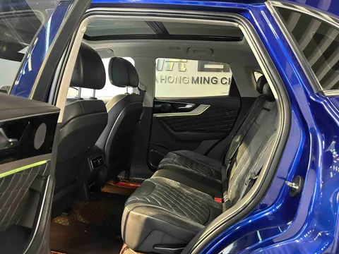 Hongqi HS5