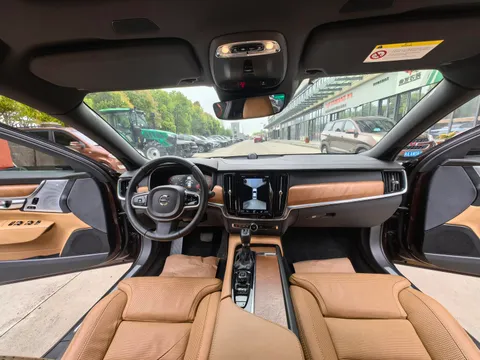 Volvo S90