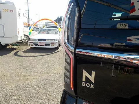 Honda N-BOX Custom