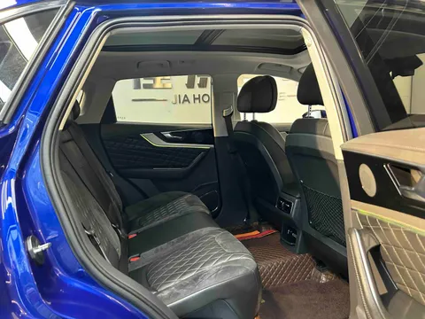 Hongqi HS5