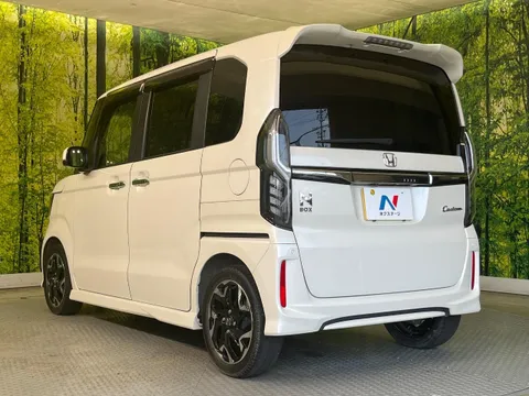 Honda N-BOX Custom