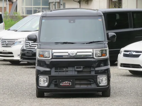 Toyota Pixis Mega