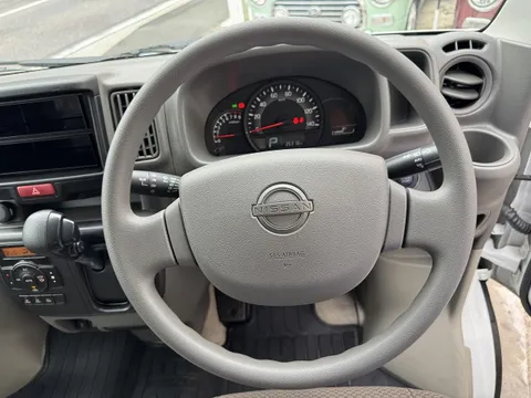Nissan Clipper Van
