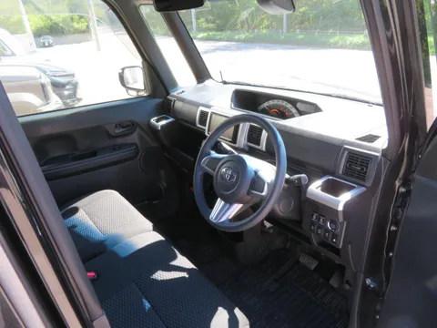 Toyota Pixis Mega