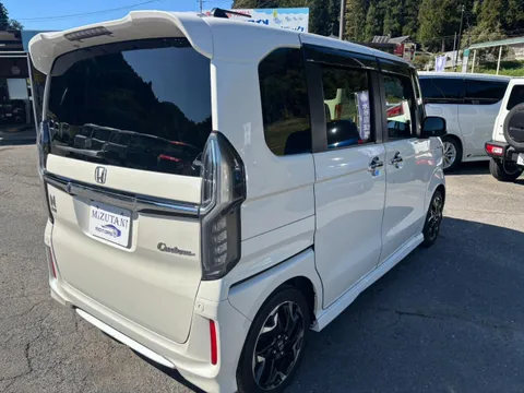 Honda N-BOX Custom