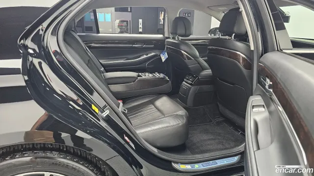 Genesis G90 (EQ900)