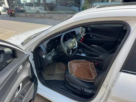 Hyundai Elantra (Avante)
