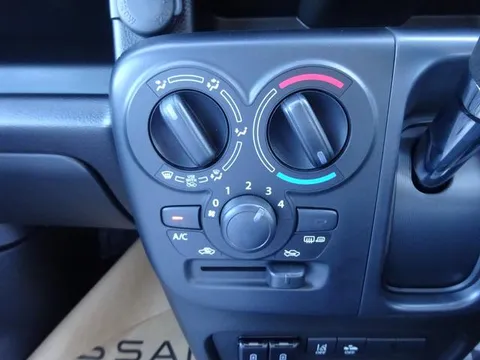 Nissan Clipper Van