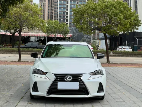 Lexus IS