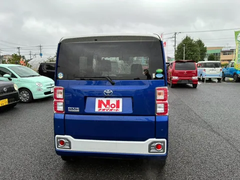 Toyota Pixis Mega