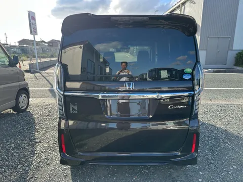 Honda N-BOX Custom