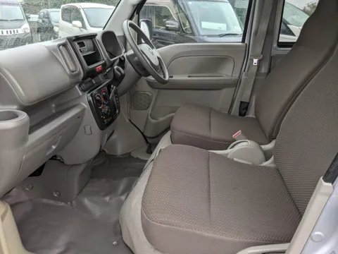 Nissan Clipper Van