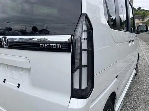 Honda N-BOX Custom