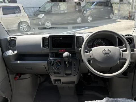 Nissan Clipper Van