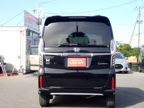 Honda N-BOX Custom