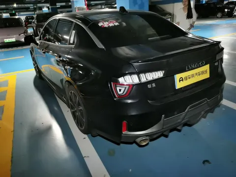 Lynk & Co 03