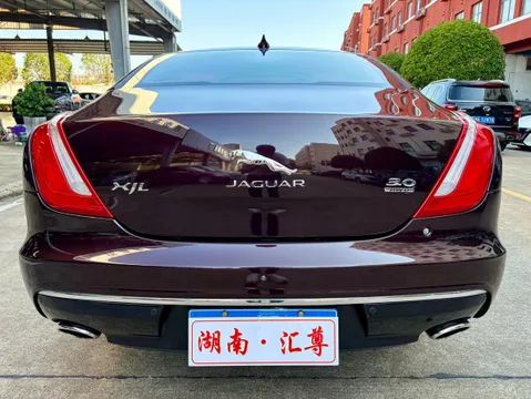 Jaguar XJ