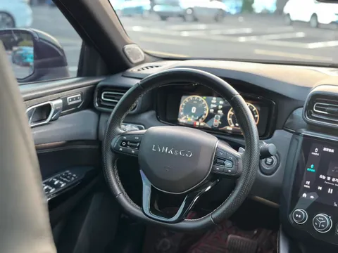 Lynk & Co 03