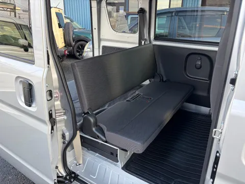 Nissan Clipper Van