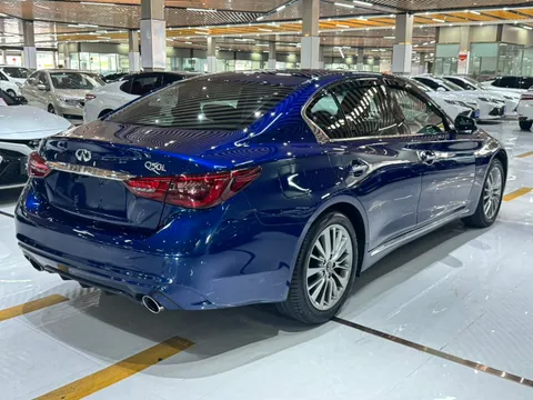 Infiniti Q50L