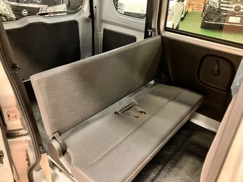 Nissan Clipper Van