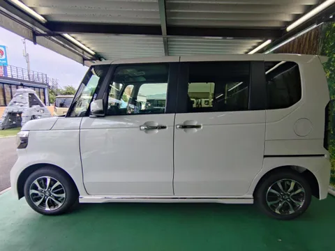 Honda N-BOX Custom