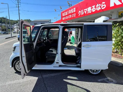 Honda N-BOX Custom